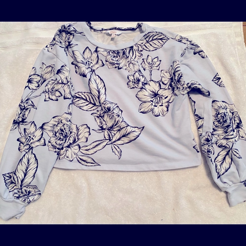 Women’s Candies long sleeve crop top size XS. in excellent condition.